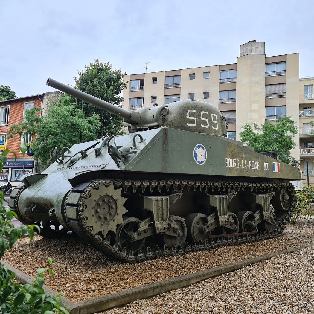 Sherman Tank 559 - Bourg-La-Reine 2